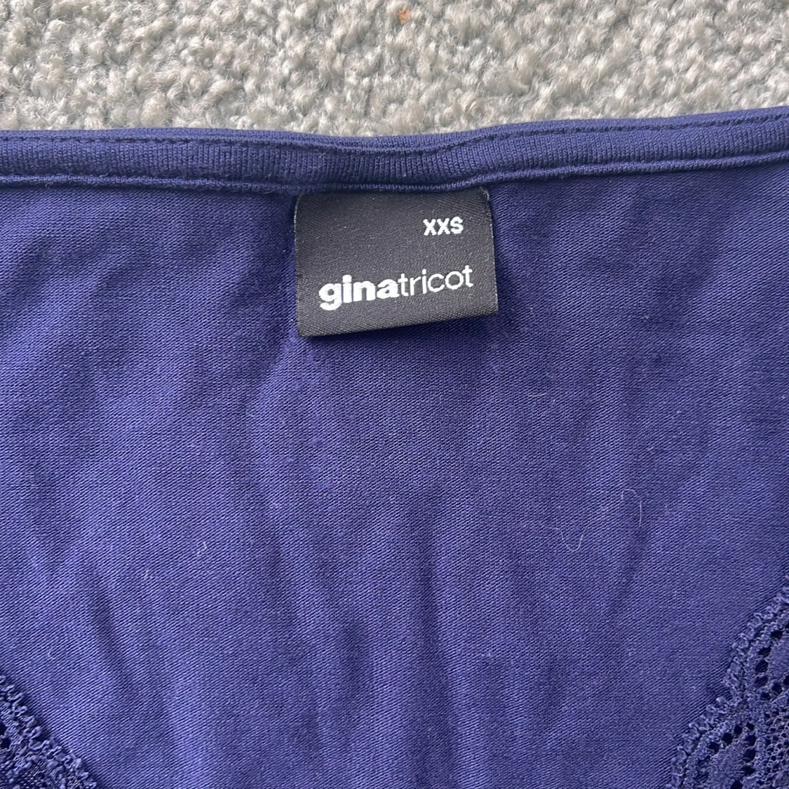 Mörkblå långärmad topp från Gina Tricot - 1