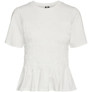 Topp - Säljer min fina topp från vero moda, nypris 300kr. Använd 1 gång, är som ny!🥰🥰 passar många storlekar då den är töjbar