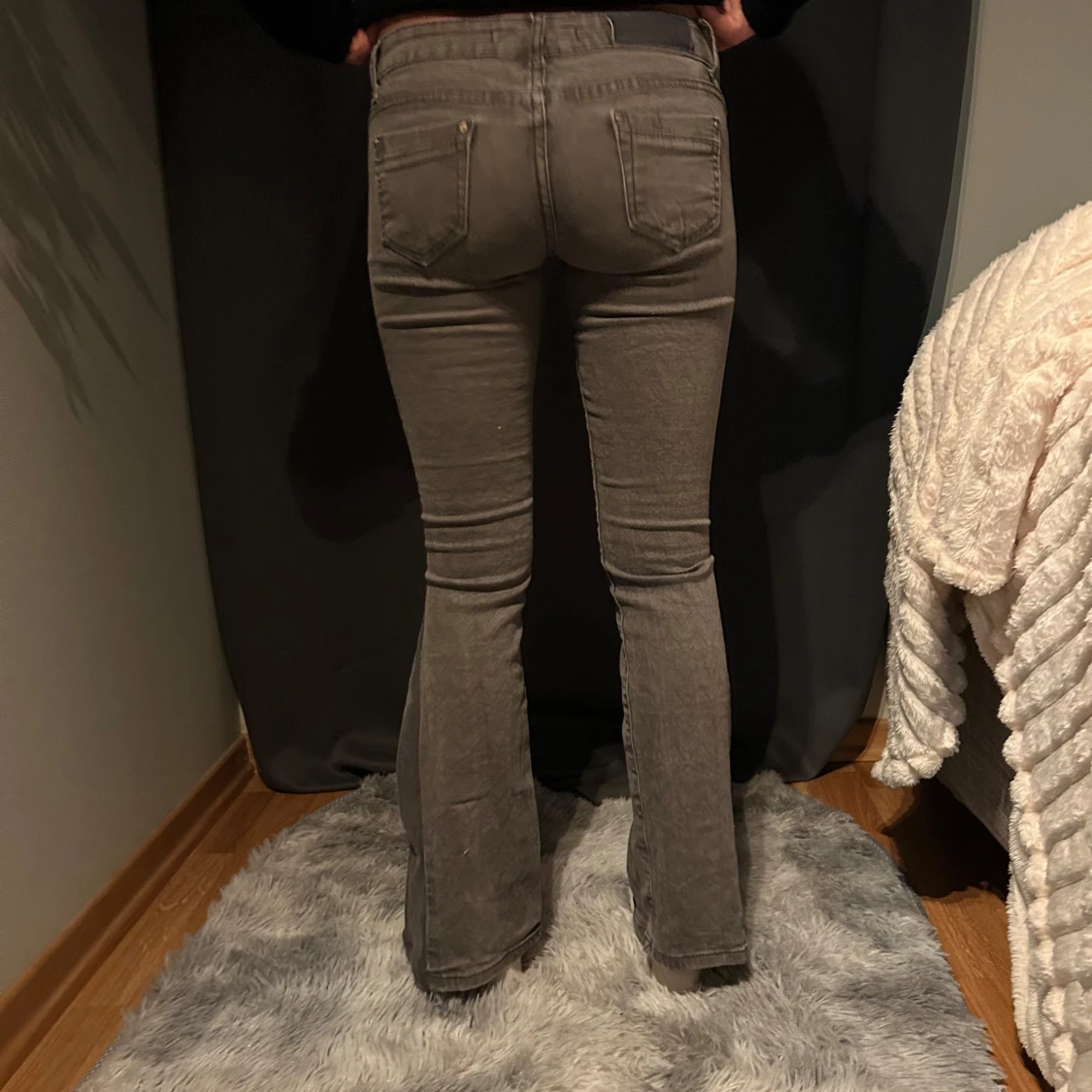 Grå bootcut jeans - 1