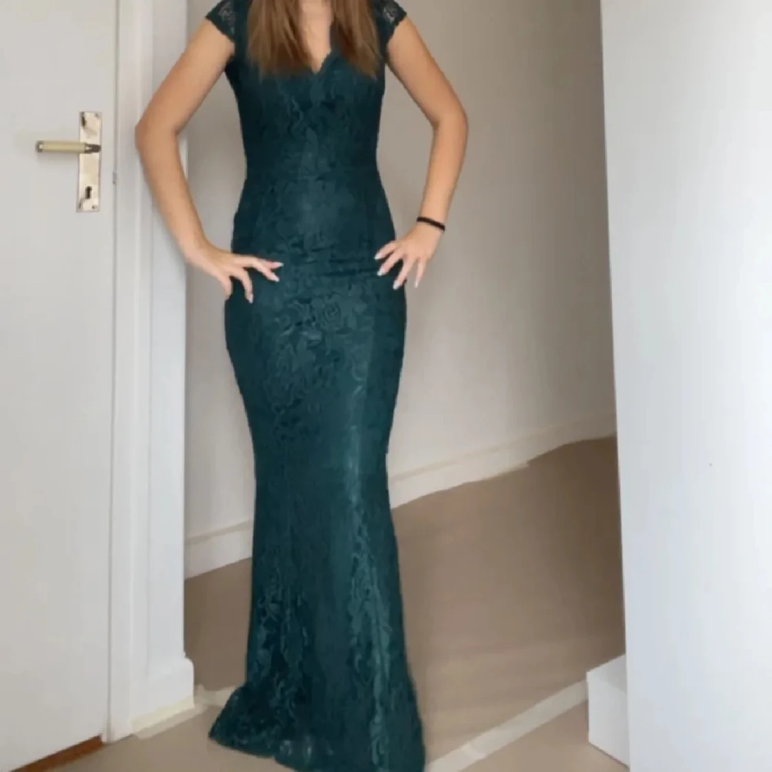 Mörkgrön spetsklänning - 1