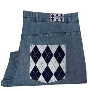 Evolution Baggy jeans - Evolution Baggy jeans. W52 [Ytterbenslängd 116cm] [Innerbenslängd 81cm] [Midja 62cm] [Benöppning 27cm]