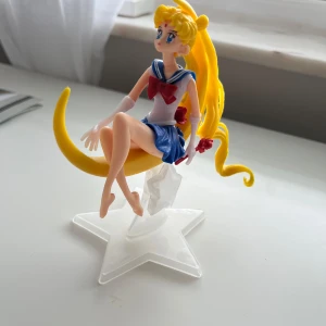 Anime figur - Säljer denna sailor moon figuren från amazon i bra skick utan skador. Pris kan diskuteras.