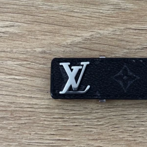Slim bracelet från Louis Vuitton - Ficl till julklapp men vill sälja nu. Byte mot klockor
