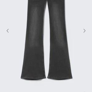 Cheap Monday jeans  - SÖKER!!! Jag söker de är weekday jeansen i storlek 25/30 eller 26/30. I färg svart. Skriv om ni säljer🥰🥰