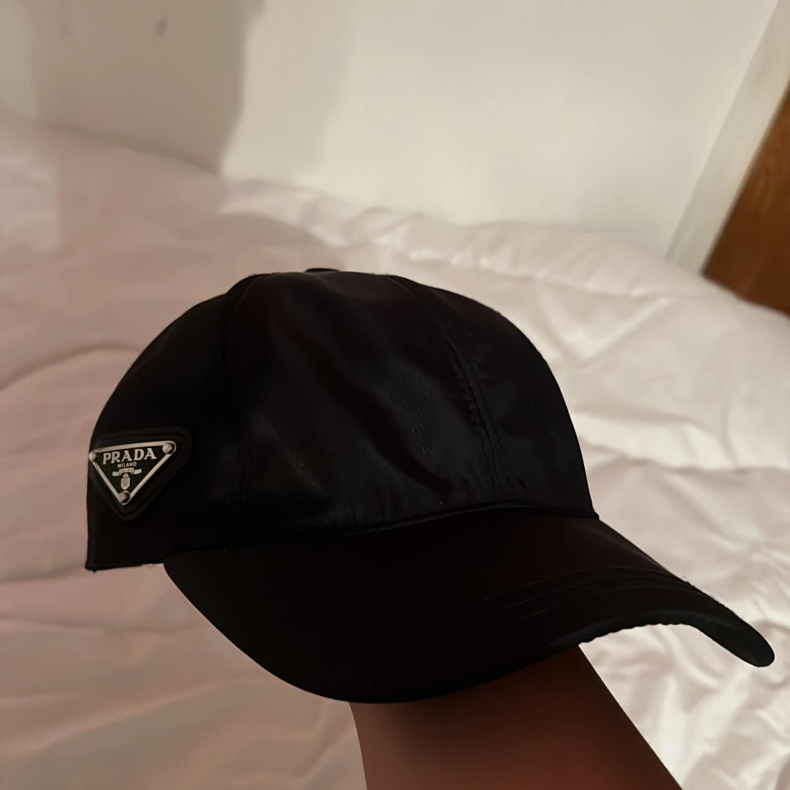 Svart keps från Prada i bomull - 1