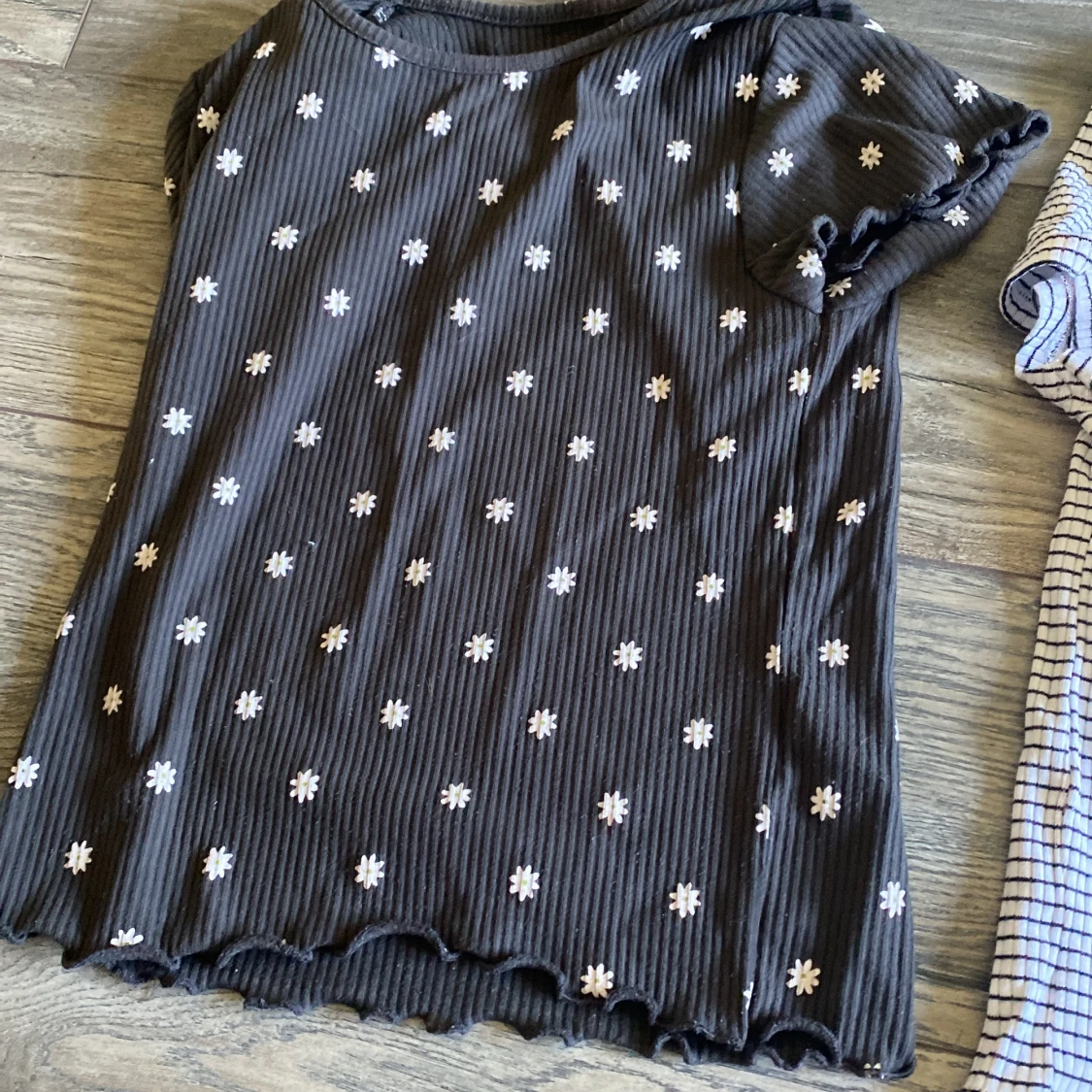 Svart blommig ribbad topp Primark - 2