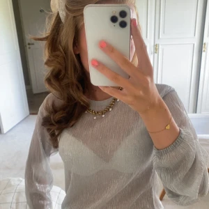 Så söt topp - Inga defekter, Perfekt till fest!! 🩷🩷💖Storleken är M men sitter bra på mig som har S🥰