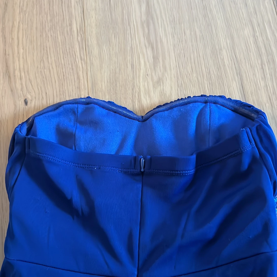 Blå axelbandslös klänning Jeane Blush - 2