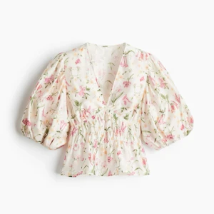 Blommig puffärm blus med v-ringning - Supersöt blus med blommigt mönster🌸💗