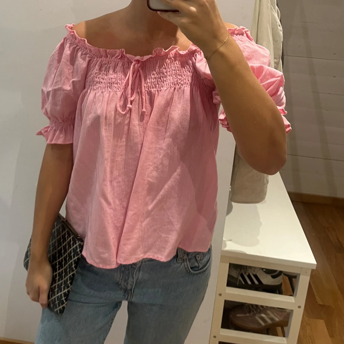Rosa offshoulder blus med volang - 1