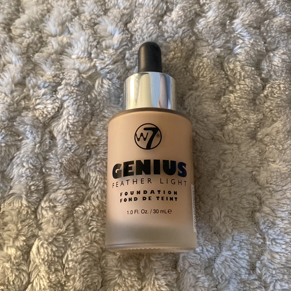 W7 Genius Feather Light Foundation