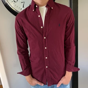 Ralph lauren skjorta - En snygg ralph lauren skjorta i mycket bra skick som är i storlek XS  Nypris 1600kr mitt pris 399kr✅ Fraktas inom 24h📦✅