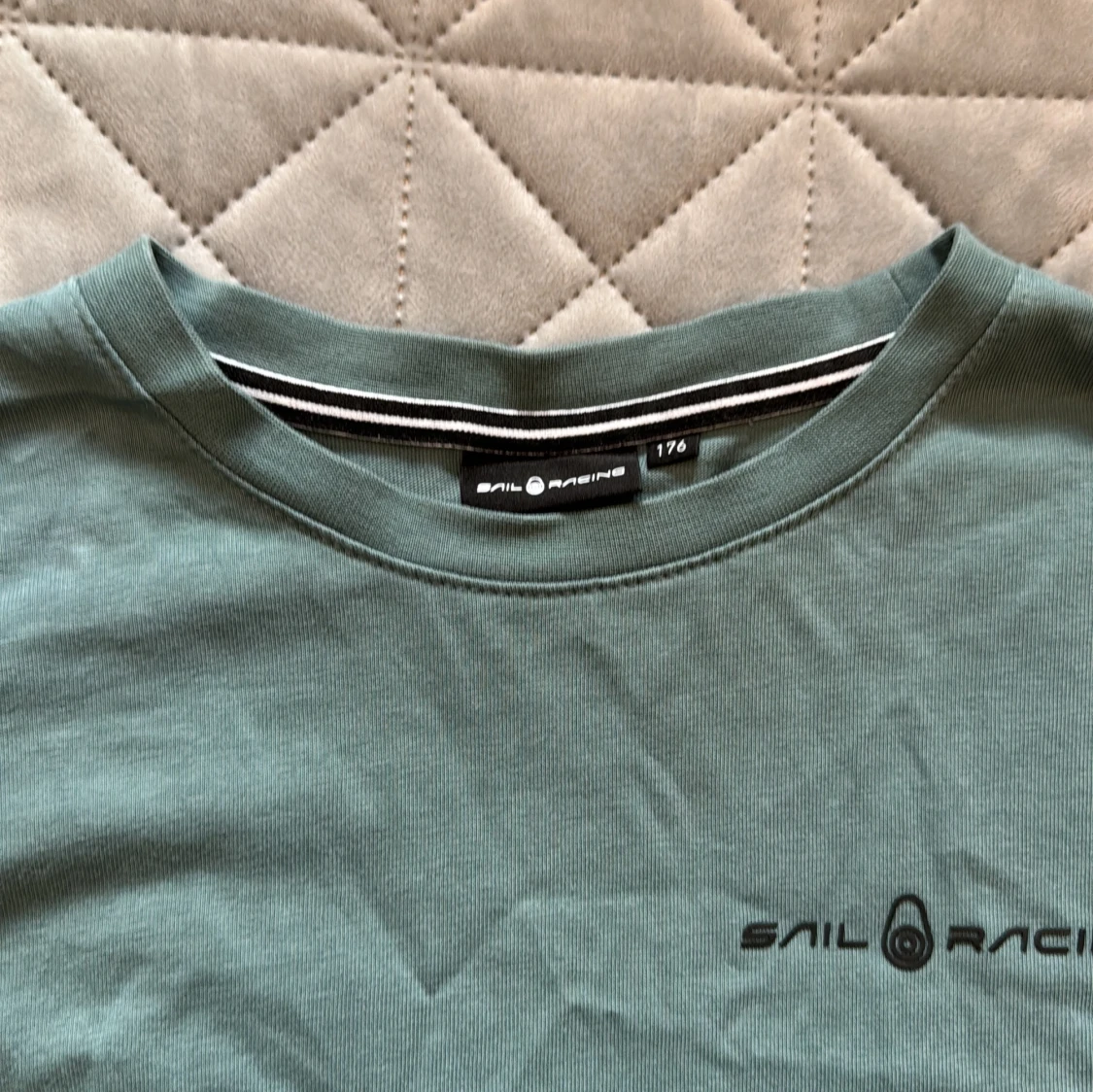 Grön t-shirt från Sail Racing - 2