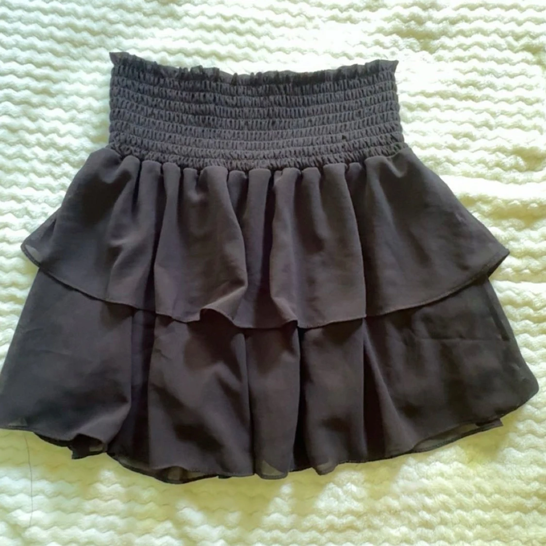 Svart volangkjol från Chelsea