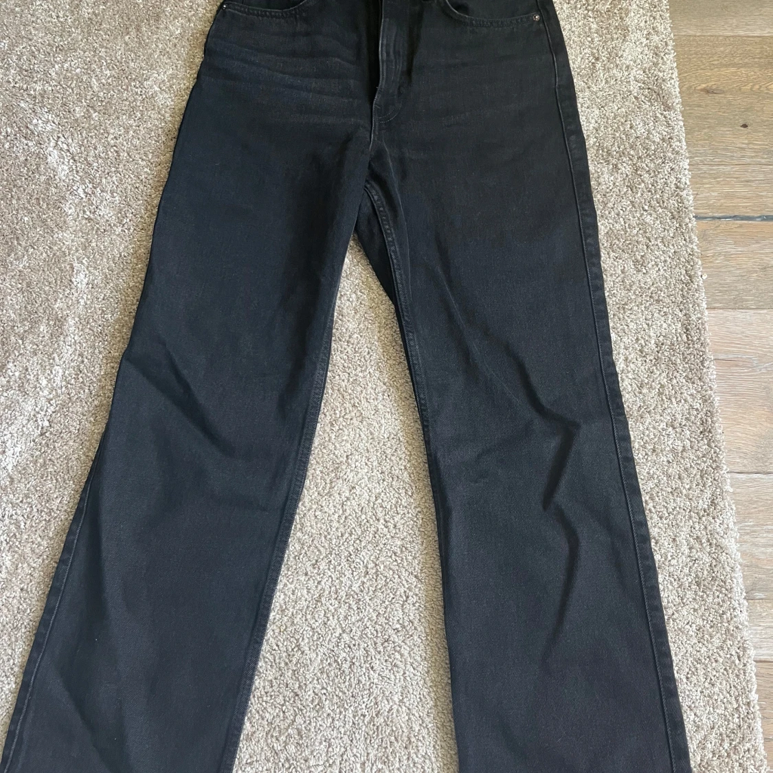 Svarta Weekday Rowe jeans 29/32
