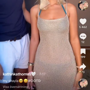 Strandklänning - Såå fin Strandklänning från New yorker med prislapp kvar helt oanvänd⭐️den går ända ner till marken! säljer eftersom de är för sent o lämna tillbaks den, lånade bilder från TikTok. Säljer för nypris eftersom den är slutsåld!