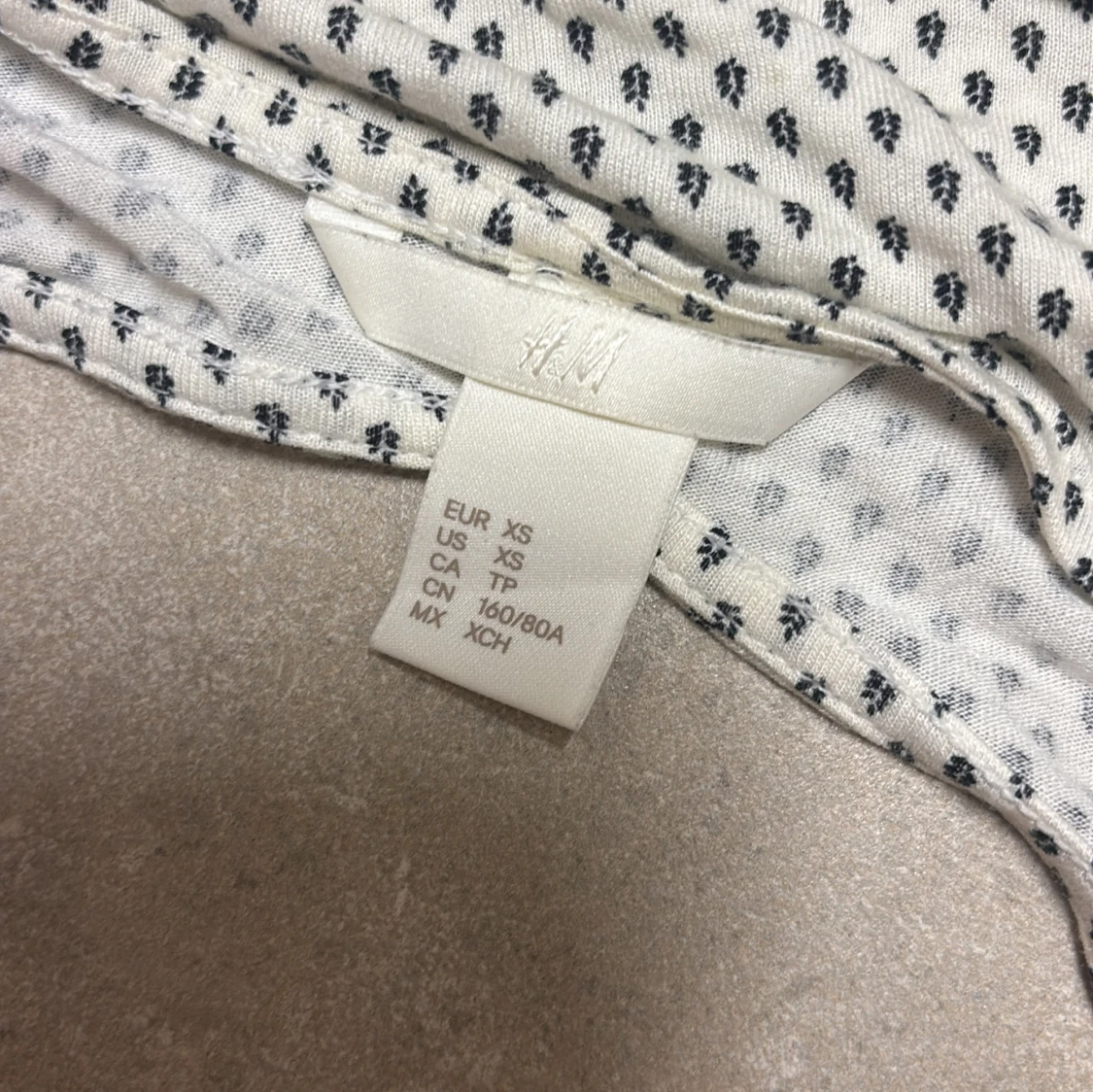 Vit prickig linnetopp från H&M XS - 2