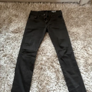 replay jeans  - modell| ambass| storlek 30-32| skick 9/10 inga defekter!