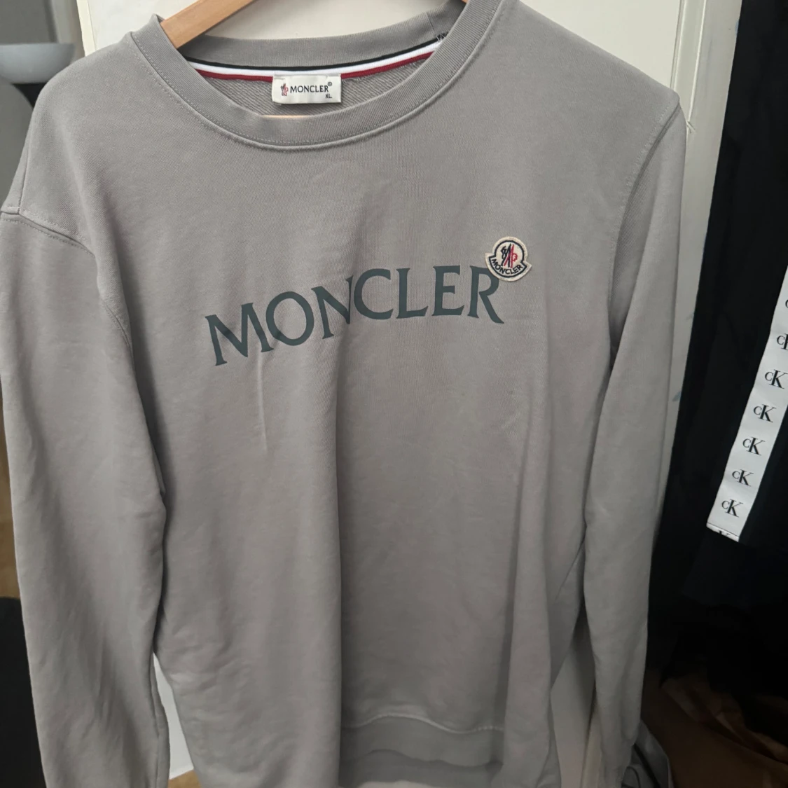 Grå Moncler sweatshirt XL