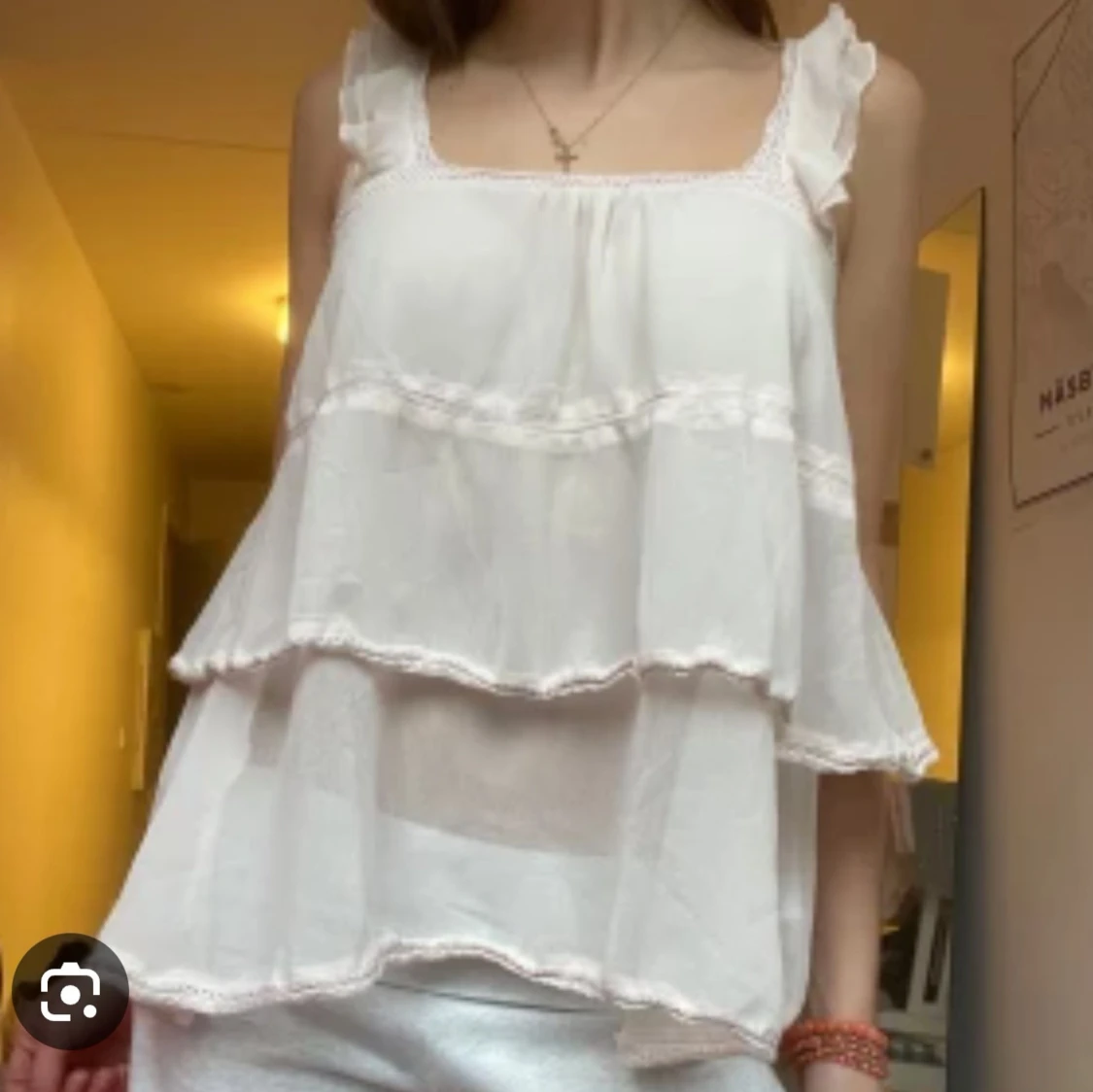 Puderrosa topp med spetsdetaljer från Amisu - 3