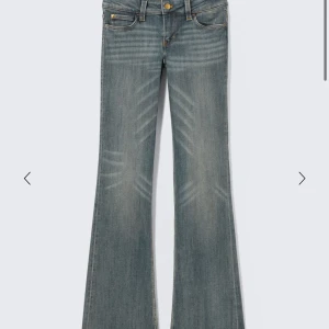 SÖKER CHEAP MONDAY JEANS BILLIGARE PRIS - söker bara ett par cheap monday jeans till billigare pris (strl kom priv)