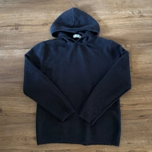 Stickad hoodie - Snygg stickad hoodie. 