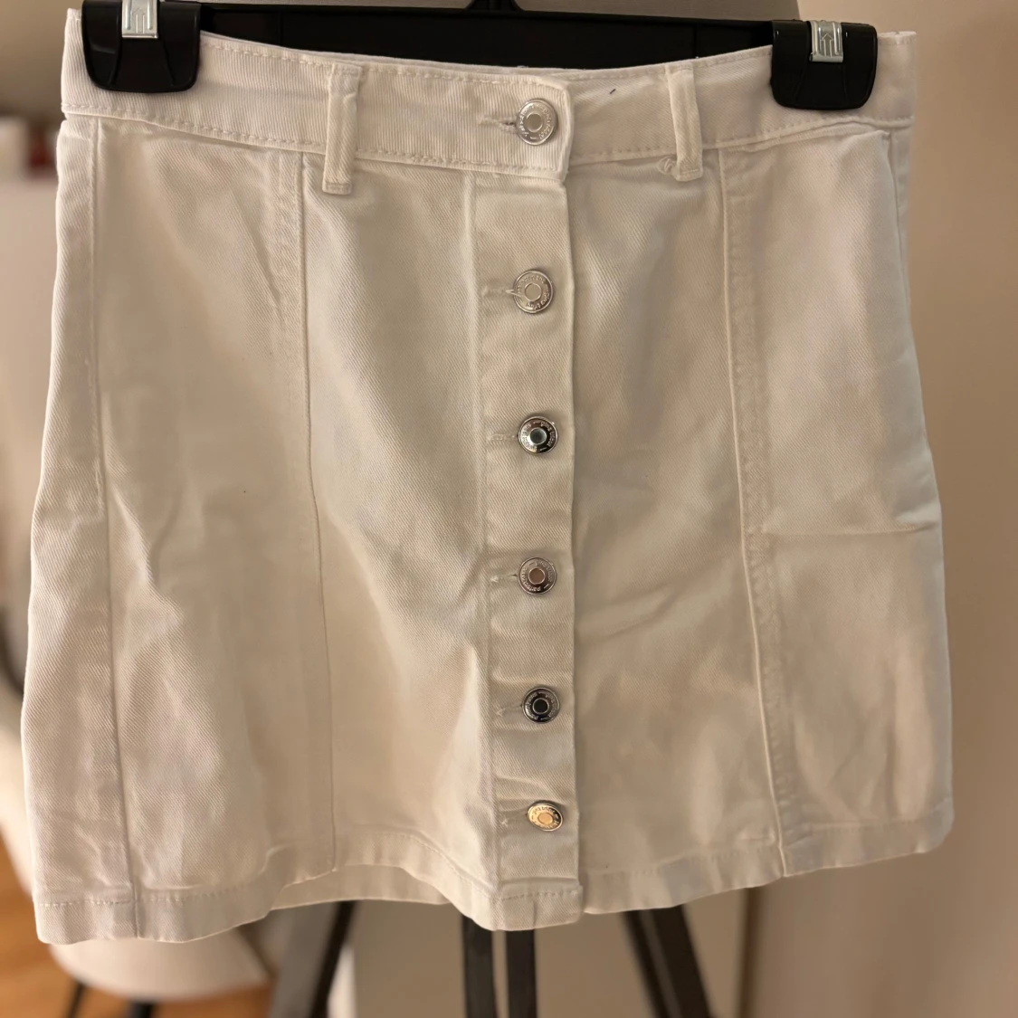 Vit jeanskjol med knappar från g perfect jeans