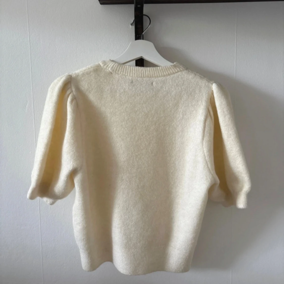 Puffärm stickad tröja från Gina Tricot - 2