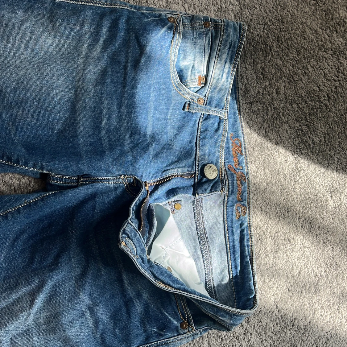 Blå bootcut jeans från Mavi - 2