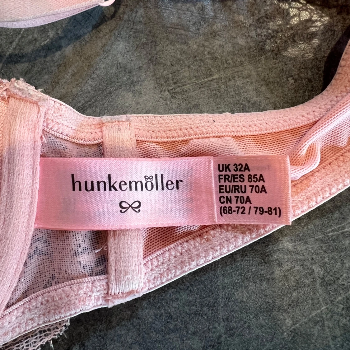 Rosa spetsig bh från Hunkemöller - 2
