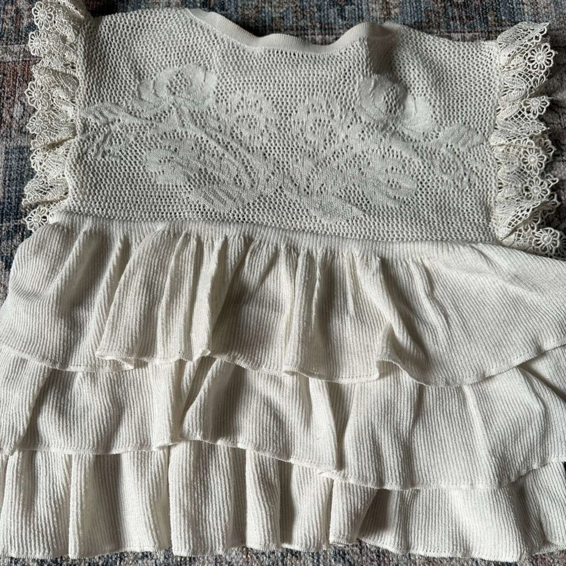 Vit topp med spetsdetaljer🤍👙