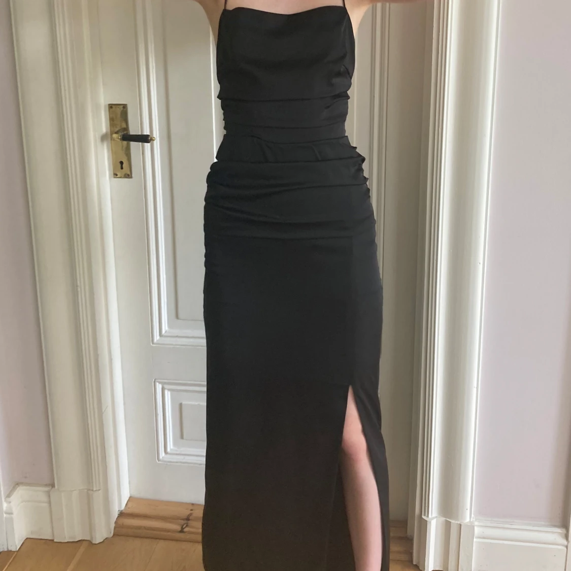 Svart balklänning med slit - 2