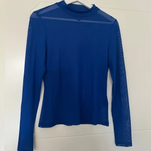 Topp - Topp i mesh. Endast använd en gång så skicket är som nytt.