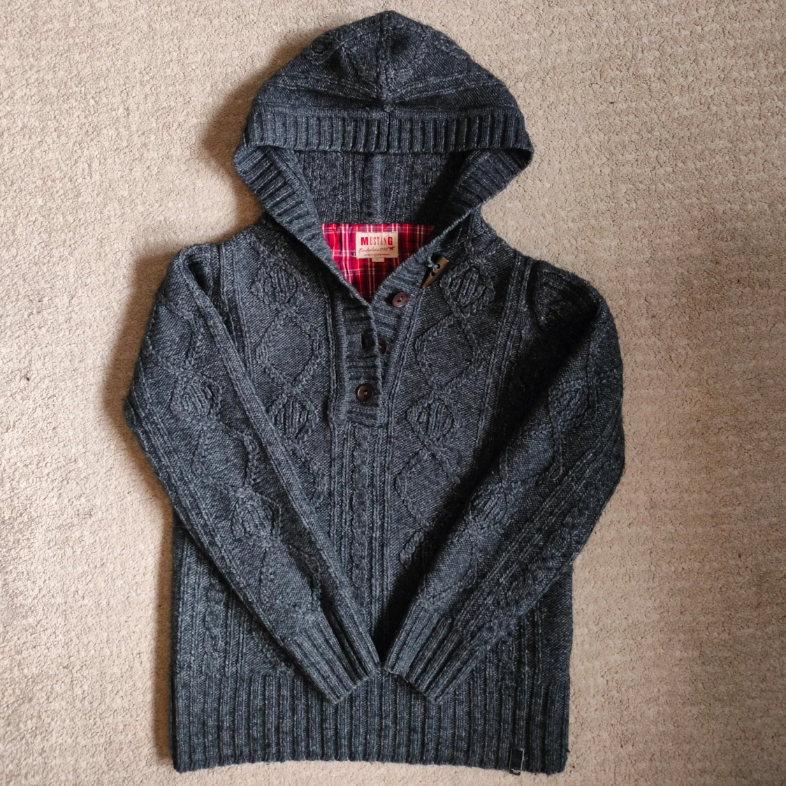 Unik Kabel stickad hoodie