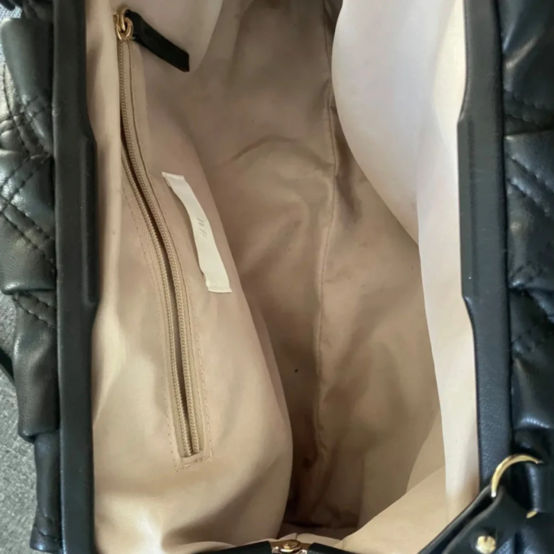 Svart quiltad axelväska - 1