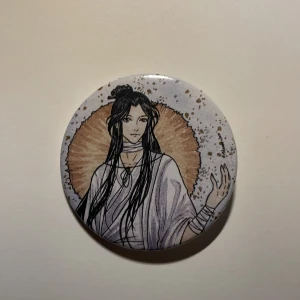Anime pin/badge - Xie Lian  - Anime Pin från heaven official’s blessing, oanvänd och i fint skick. Kan användas för att bland annat dekorera väskor eller kläder.