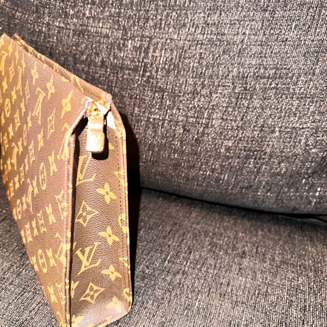 Brun monogram kuvertväska - 1