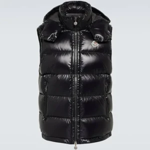 Svart dunväst från Moncler - Säljer nu min moncler väst storlek M. Kan även tänka mig o byta mot en moncler windbreaker storlek M!