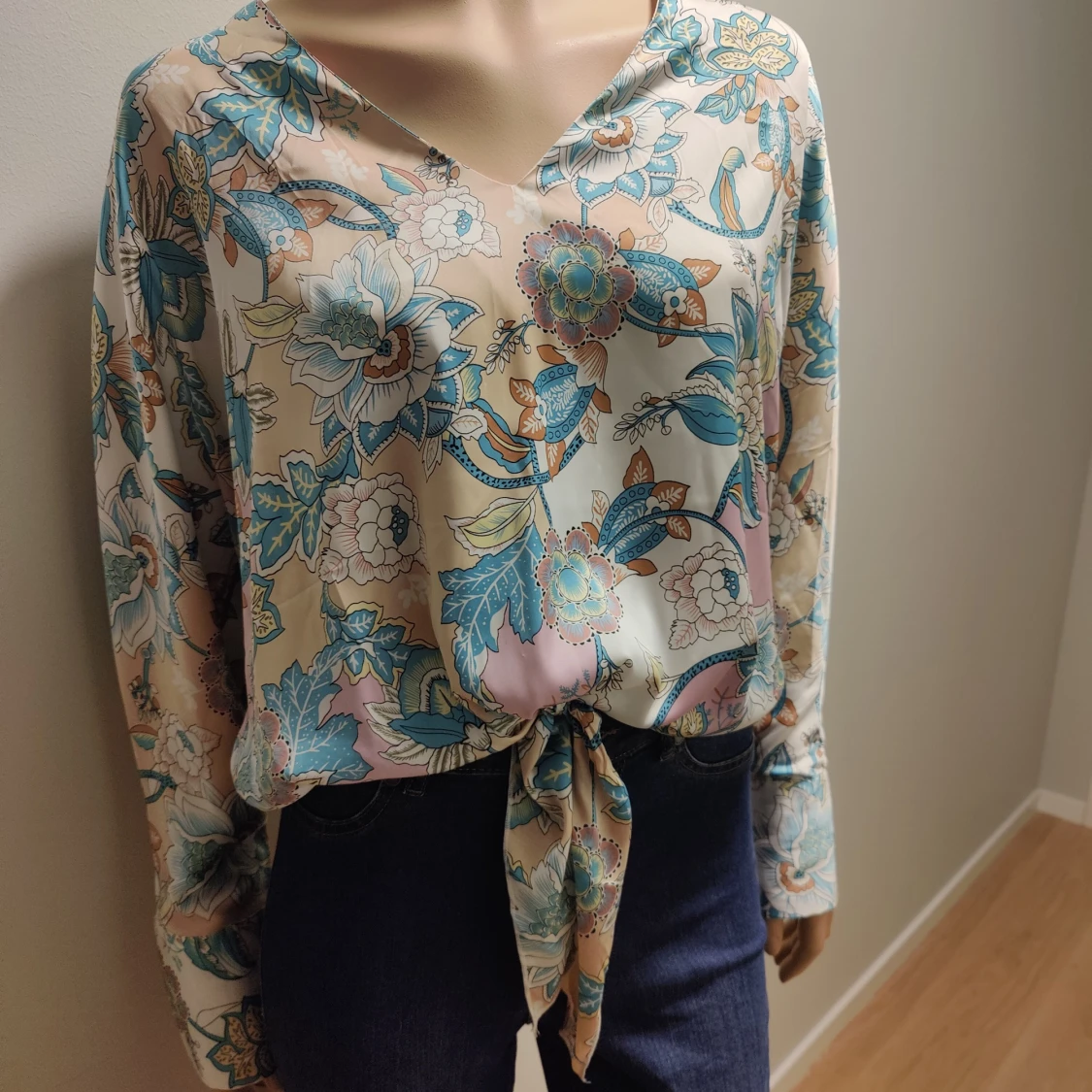 Snygg siden-blus  - 2