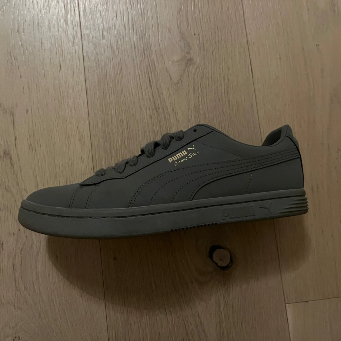 Grå sneakers från Puma
