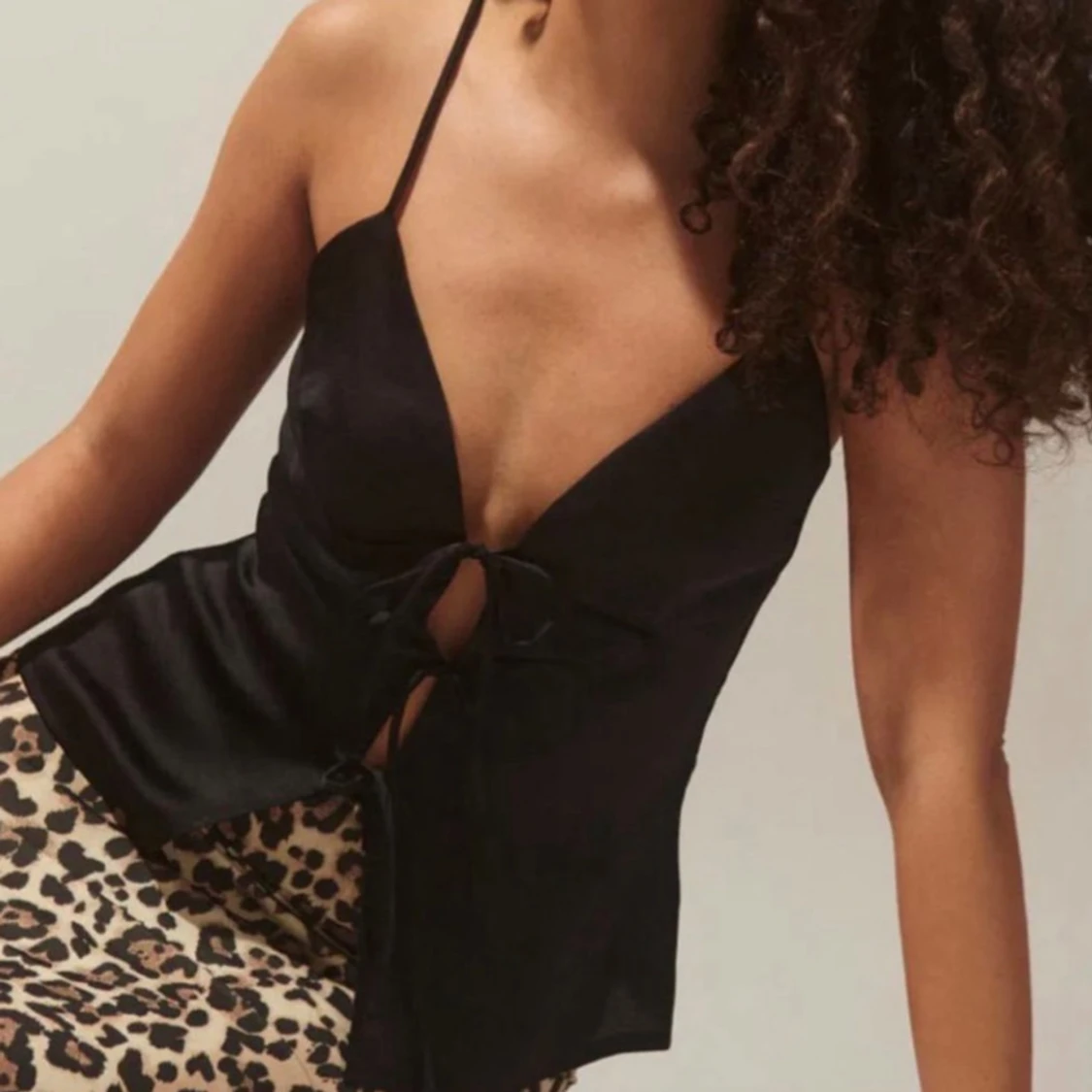 Svart satinlinne från Gina Tricot