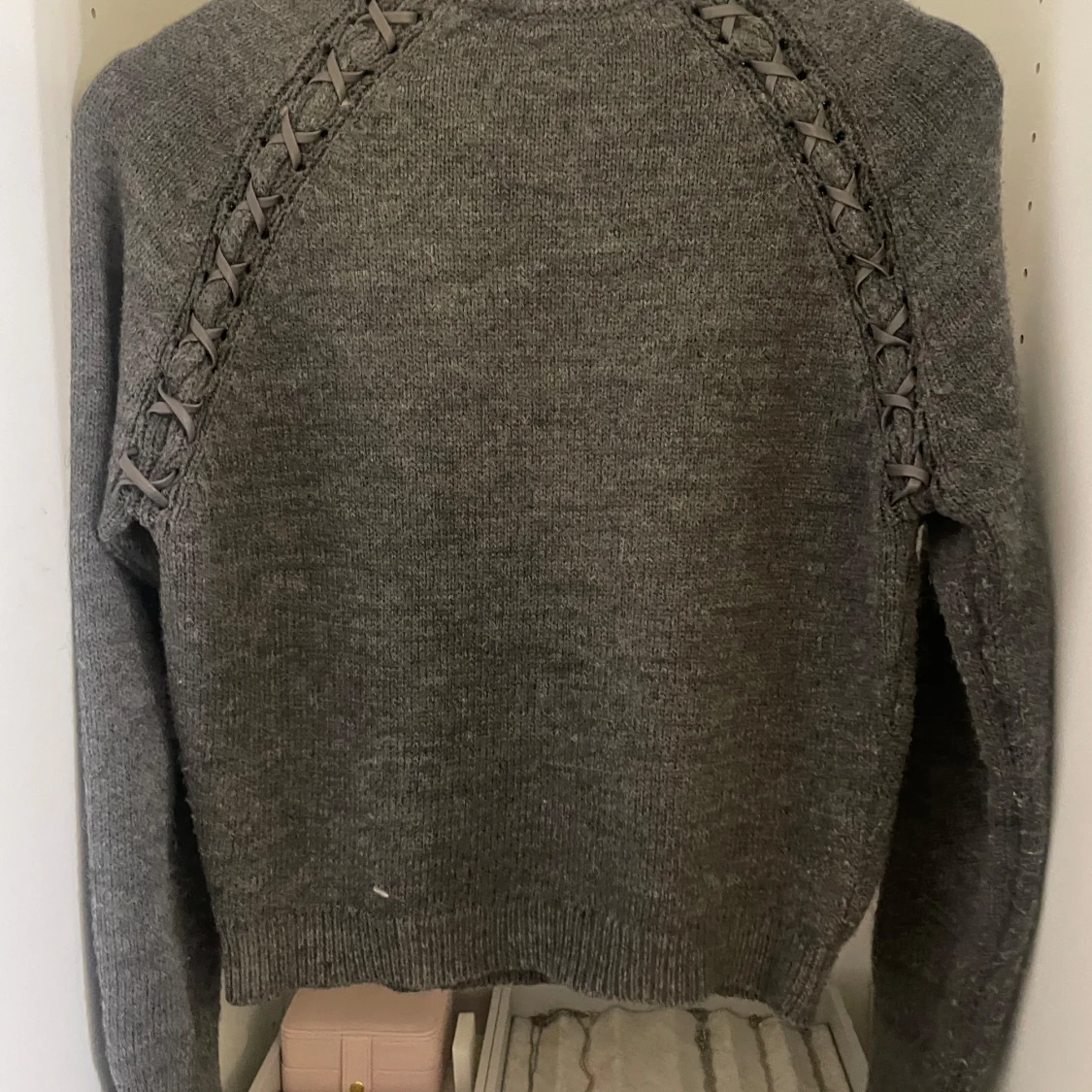 Grå stickad tröja från Zara - 1