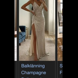 Champagnefärgad balklänning - Elegant champagnefärgad balklänning med glittrande paljetter och en djärv slits. Klänningen har en v-ringad design och smala axelband, vilket ger en sofistikerad look. Perfekt för en glamorös kväll, jag är 176cm!🥂