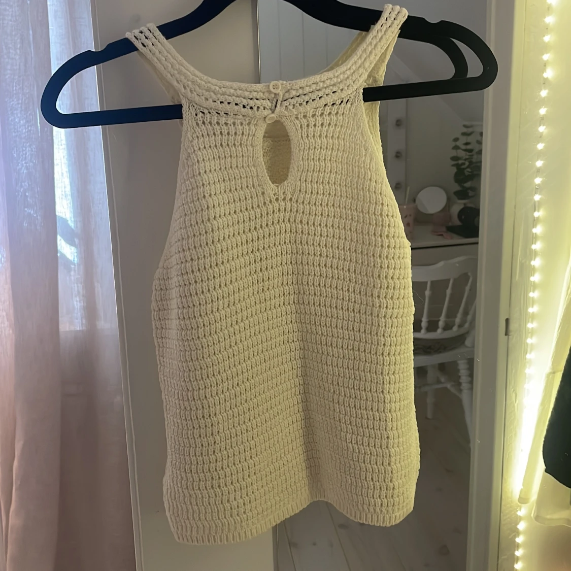 Krämvit stickad topp från Lindex - 1