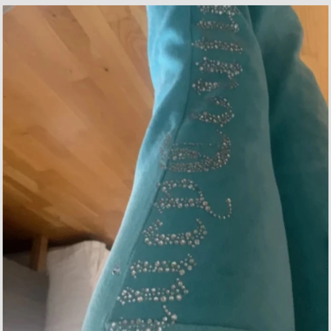 Juicy Couture blå mjukisbyxor med strass - 1