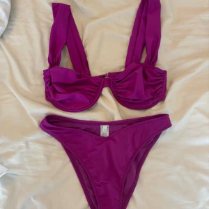 Lila bikini från NA-KD, storlek S - Väldigt bra skick! Knappt använt, har för många bikinis