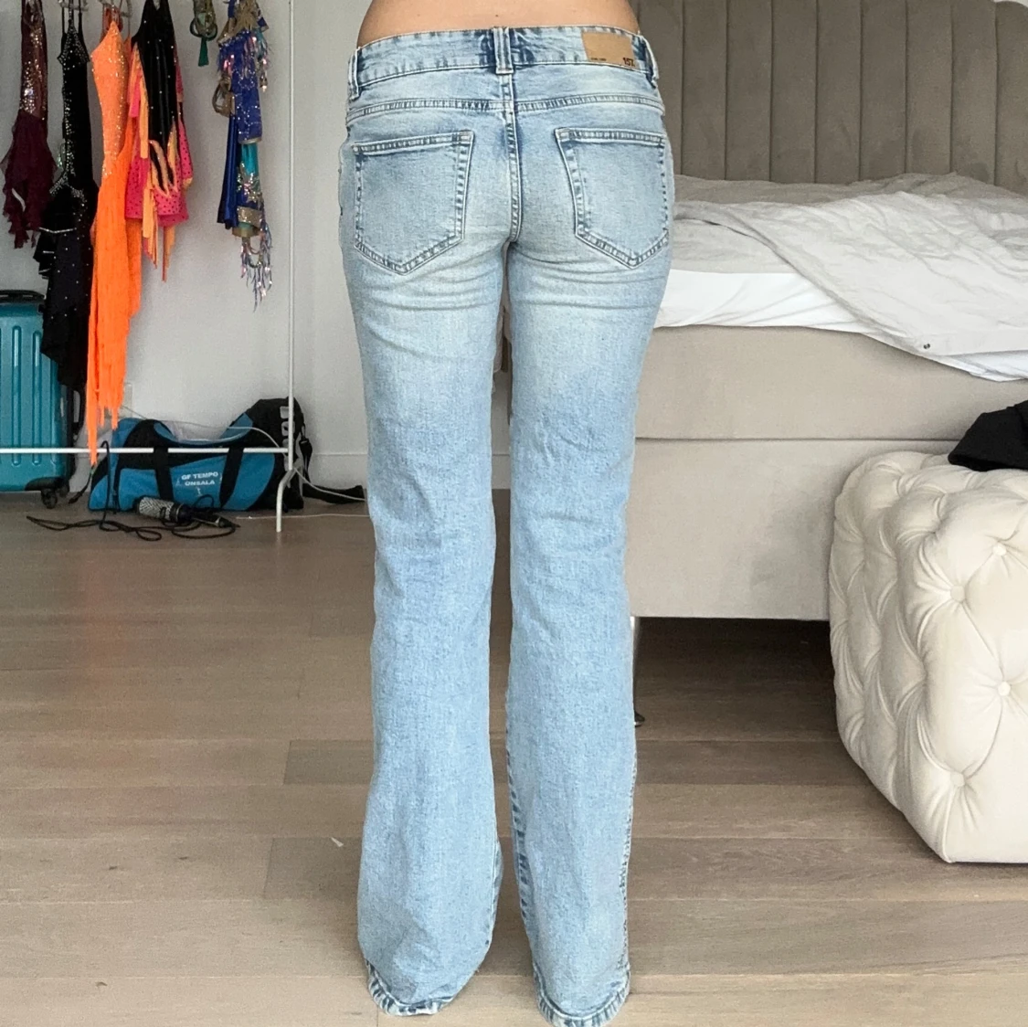 Ljusblå bootcut jeans  - 1