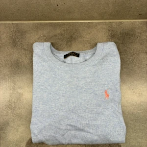Ralph Lauren tröja  - Tja säljer nu denna feta tröjan i fint skick använd bara fåtal gånger! Tröjan är S men passar bättre Xs. Kom vid fundering, o prisförslag!   Mvh