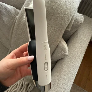 GHD Plattång  - Sladdlös plattång. Knappt använd så i fint skick. Laddare medföljer 