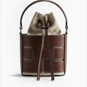Brun bucket bag från hm - Intressekoll på min bruna bucket jag från hm, säljer endast för bra pris, tryck inte på köp